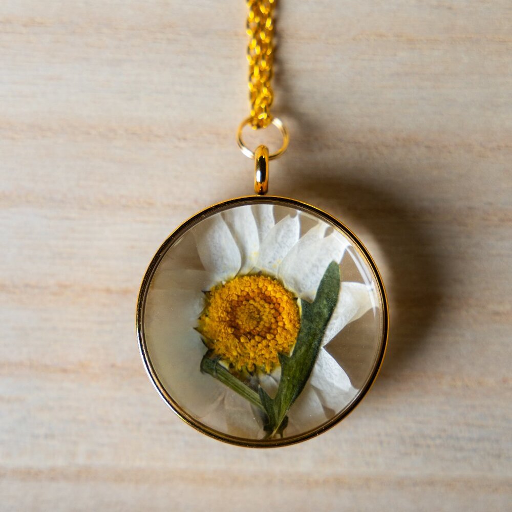 3D Handmade Birth Month pressed Flower Necklace: April Daisy 🌸